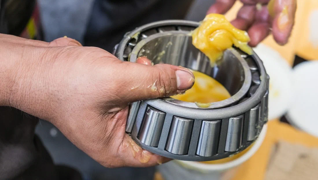 The Science Behind Grease Lubricants: Choosing the Right One for Machinery Performance